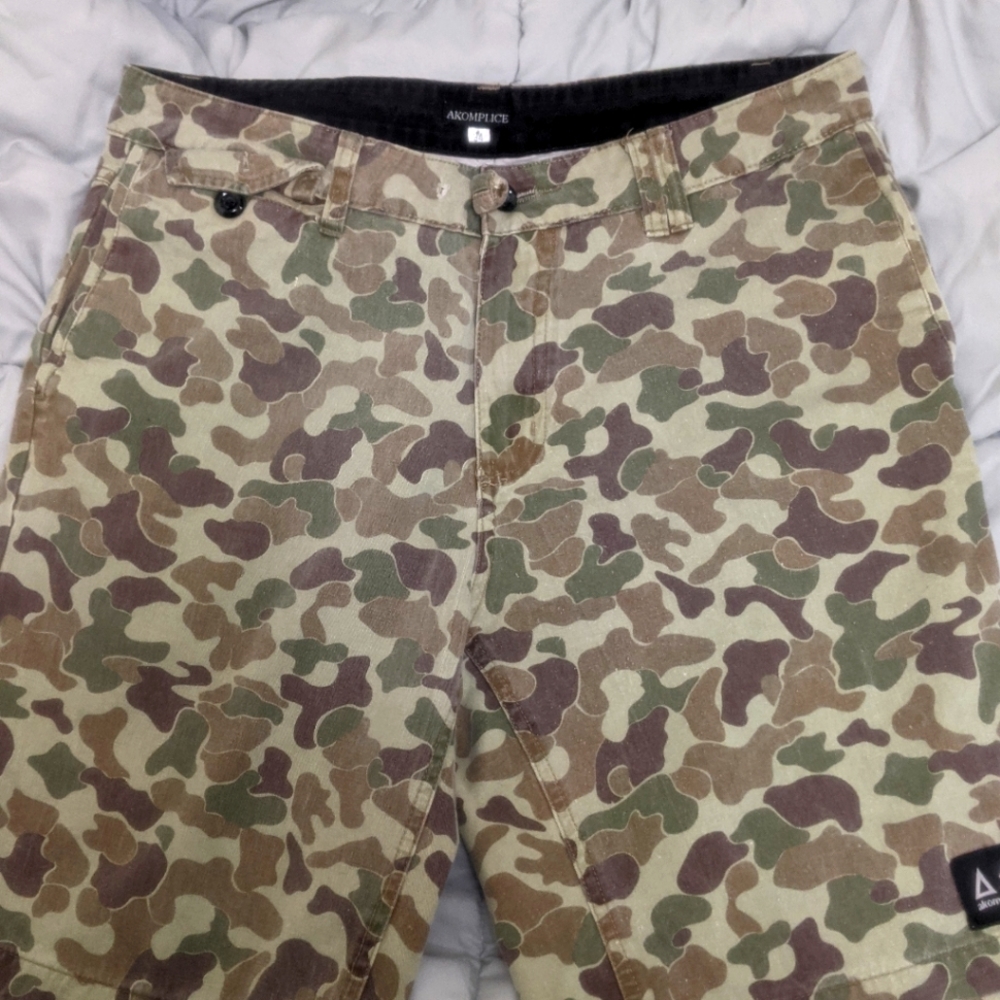 Akomplice Camo shorts
